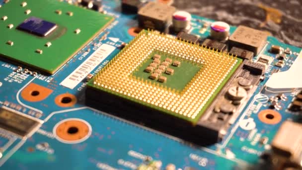 Glissement sur la carte mère de l'ordinateur 