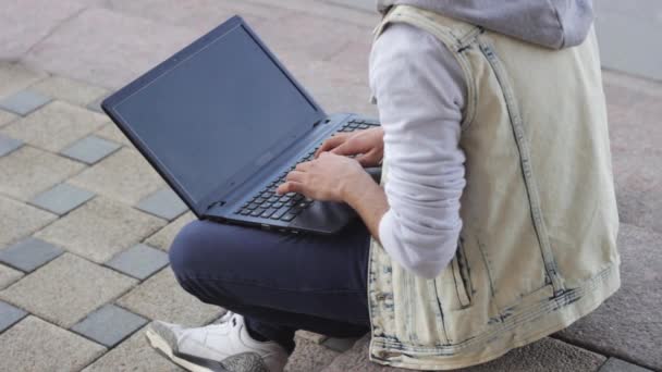 Asian man freelancer working on laptop — Stock Video