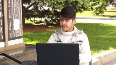 Bir şey online öğrenme Asya adam eğitim