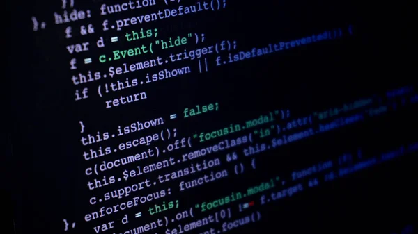 Programación de código de aplicación de script corriendo por la pantalla de una computadora — Foto de Stock