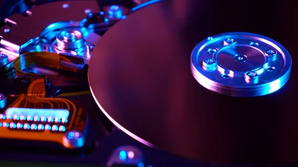 Технология хранения жесткого диска на столе — стоковое фото