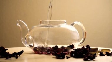 Mısır kırmızı pembe çay çaydanlık