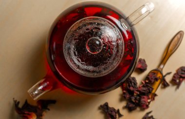 Ebegümeci Mısır pembe kırmızı çayı üzerinde Üstten Görünüm