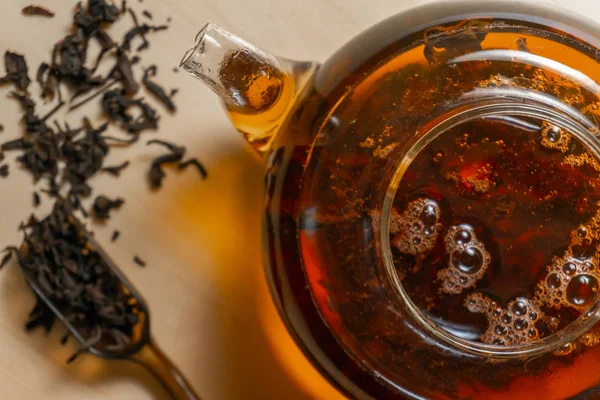紅茶とティーポットのクローズ アップ トップ ビュー — ストック写真