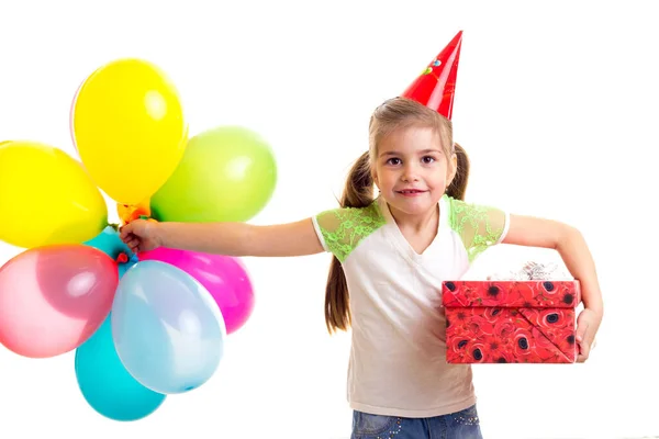 Klein meisje vieren verjaardag met multicolor ballonnen — Stockfoto