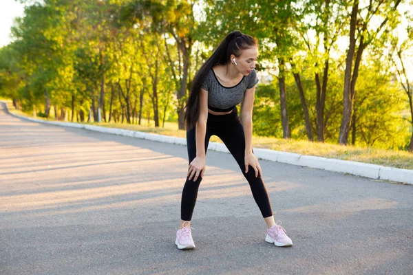 Fitness woman tired jogger breathing after run marathon in park. — Stock Photo, Image