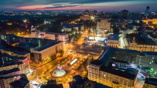 Εναέρια ώρα λήξη της Maydan Nezalezhnosti στη νύχτα Κίεβο στην Ουκρανία, Κίεβο. — Αρχείο Βίντεο