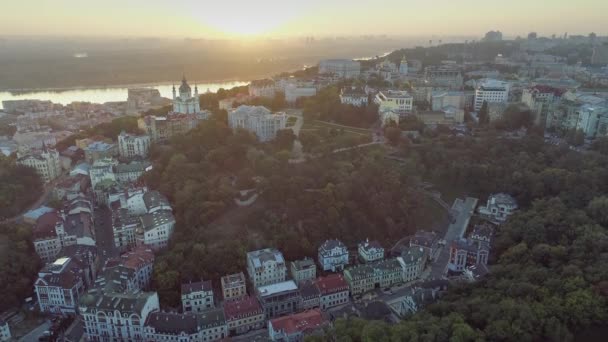 Kiev Kiev casco antiguo en las luces del amanecer. Vista aérea de Kiev, Ucrania — Vídeos de Stock