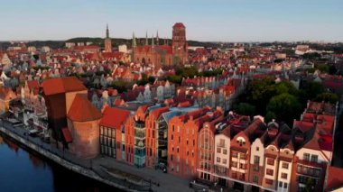 Gdansk, Polonya. Motlawa Nehri, güzel eski binalar. 4k, Uhd