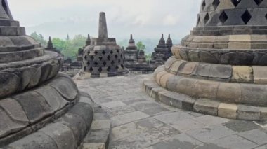 Borobudur, dünyanın en büyük Budist Tapınağı merkezi Java, Endonezya gimbal vurdu. 4k, Uhd