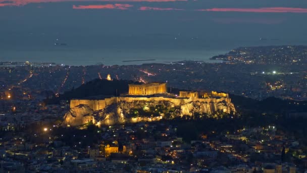 Парфенон в Афінах в сутінки час, Греція. Зменшити масштаб постріл — стокове відео