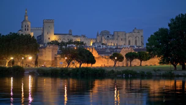 Avond schot van Avignon, Frankrijk, voormalige residentie van de pausen. 4k Uhd — Stockvideo