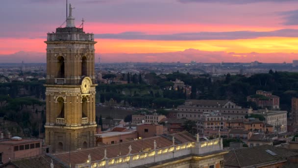 Rzym, Włochy. Panoramowanie strzał Tabularium o zachodzie słońca. 4k Uhd — Wideo stockowe
