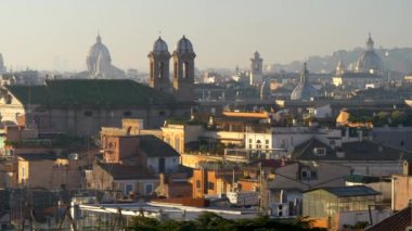 Roma, İtalya. Gündoğumu sırasında şehir panoraması. Harika ve güzel sabah. Atış, 4 k kaydırma