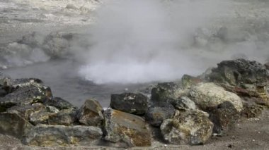 Furnas fumaroles kaplıca Sao Miguel, Azores, Portekiz kaynar su. 4k