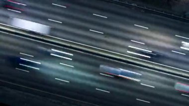 Otoyol trafik şehir Rush Hour hava Timelapse. Ağır trafik sıkışıklığı. UHD, 4k