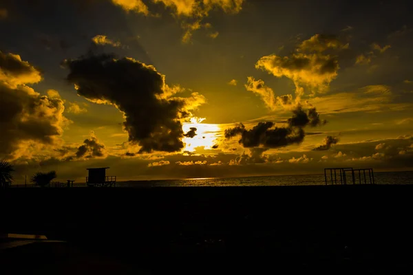 Prachtige Zonsondergang Boven Zwarte Zee Zoek Van Het Strand Batoemi — Stockfoto