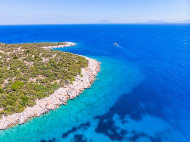 Ege Denizi ve Bodrum şehir Türkiye'de gemilerde dron görünümüne