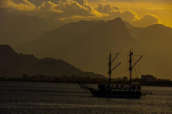 Turistiska Båten Medelhavet Staden Antalya Turkiet — Stockfoto