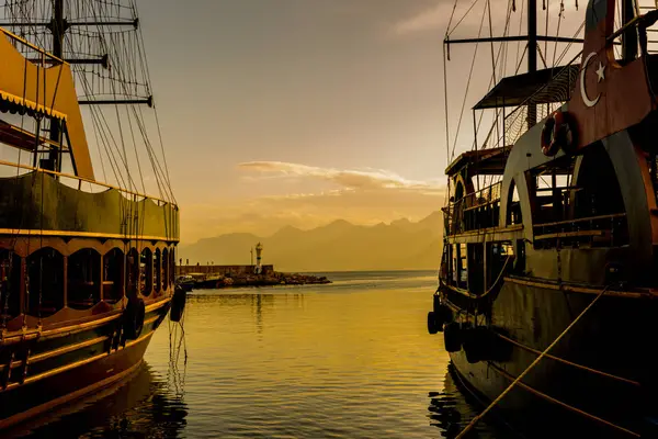 Lodě Námořní Město Antalyi Turecku — Stock fotografie