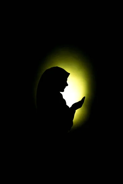 Silhouette Einer Muslimischen Frau Die Allah Betet — Stockfoto