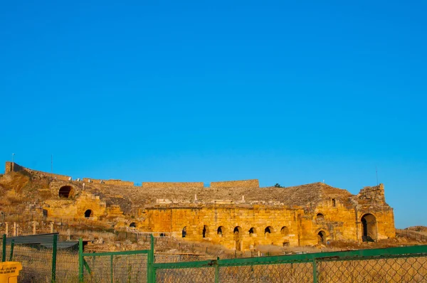 Híres Így Gyönyörű Amfiteátrum Pamukkale Törökország — Stock Fotó