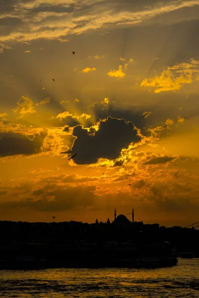 Beau Paysage Urbain Istanbul Pendant Coucher Soleil Dans Soirée — Photo