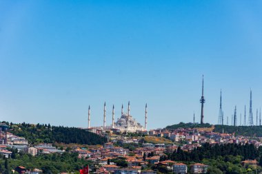 Çamlıca Tepesi üzerinde bulunan Türkiye'de yeni ve en büyük Camii görünümüne