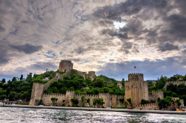 İstanbul 'un şehir Türkiye'de tepe üzerinde ünlü Rumeli Kalesi