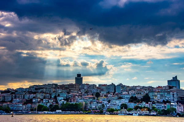 Sunrays Urban Part Istanbul City Next Sea — Stock Photo, Image