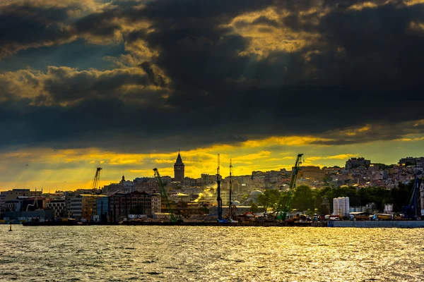 Der Sonnenuntergang Über Dem Karakoy Teil Der Stadt Istanbul Der — Stockfoto