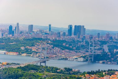 İstanbul'a en iyi bakış açısı olan Çamlıca Tepesi'nden Istanbul şehri için harika görünümü