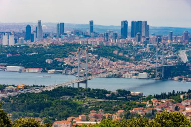 İstanbul'a en iyi bakış açısı olan Çamlıca Tepesi'nden Istanbul şehri için harika görünümü
