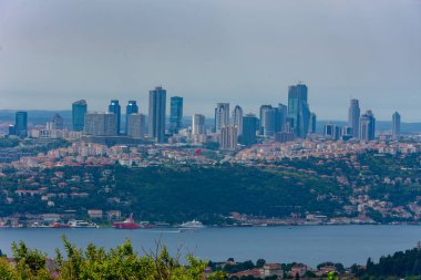 İstanbul'a en iyi bakış açısı olan Çamlıca Tepesi'nden Istanbul şehri için harika görünümü