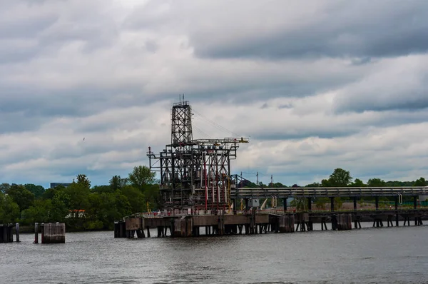 Almanya Hamburg şehir yerel gemiler için küçük dock