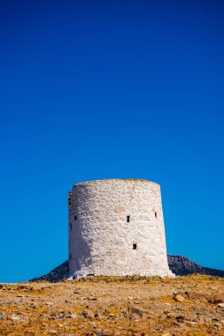 Türkiye'de şehir Bodrum'da tepede yıkıldı yel değirmenleri
