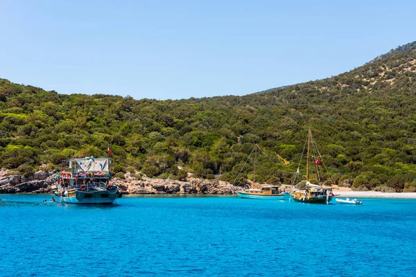 Barcos Turísticos Turistas Nadando Mar Egeo Ciudad Bodrum Turquía Mayo — Foto de Stock