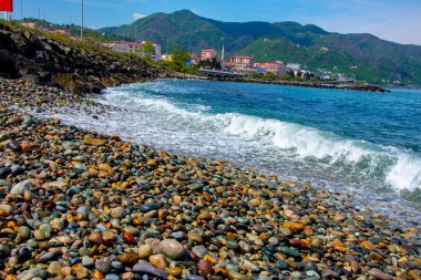 Giresun kentinde Karadeniz 'in sahildeki Kayalara çarpan dalgaları 