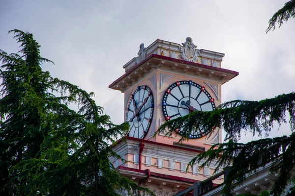 A torre do relógio na cidade de Batumi — Fotografia de Stock