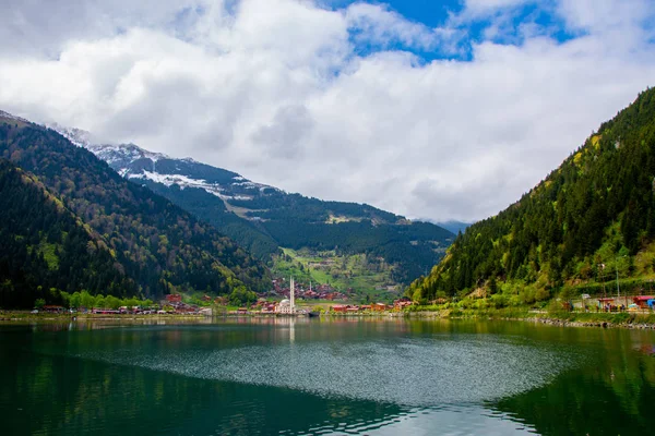 Maravilloso paisaje de la Uzungol en la ciudad de Trabzon Imágenes De Stock Sin Royalties Gratis