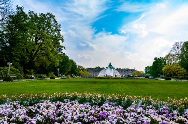 Bad oeynhausen şehrinde spa evi önünde güzel park
