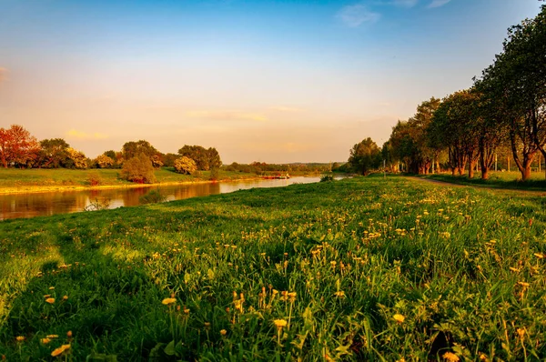 Όμορφο τοπίο του ποταμού Werre στην πόλη του Bad Oeynha — Φωτογραφία Αρχείου