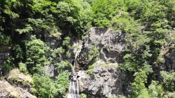 Drone images de cascade près de la ville de Gornji Vakuf en Bosnie-Herzégovine