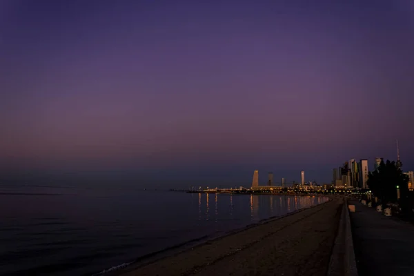 Vackert landskap i Shuwaikh stranden i staden Kuwait — Stockfoto