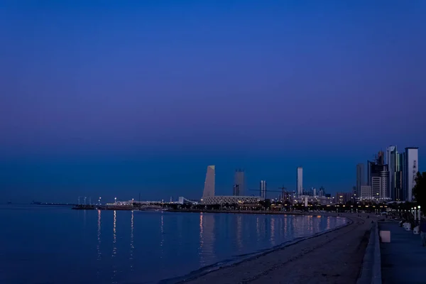 Bellissimo paesaggio della spiaggia di Shuwaikh nella città del Kuwait — Foto Stock