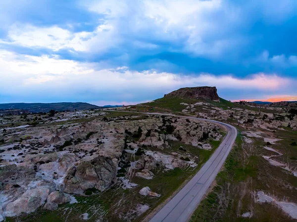 Drone vista sul paesaggio roccioso della valle frigia in Turchia — Foto Stock