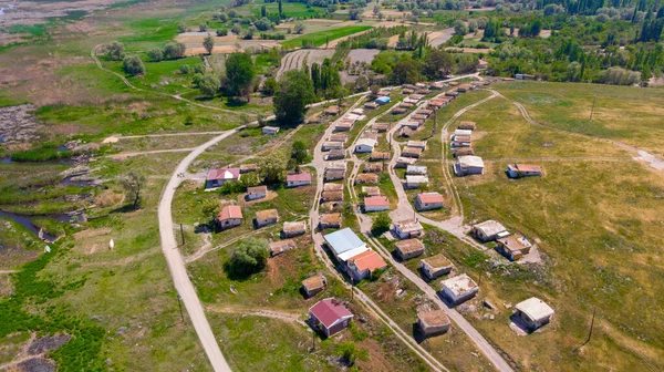 Eber Gölü 'nün yanındaki köyün havadan görüntüsü.