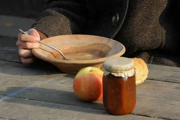 Eats Poor Homeless Wooden Plate — Stock Photo, Image
