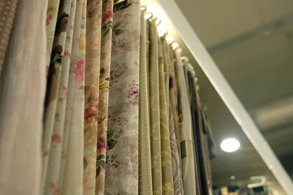 Colorful fabrics in the store. — Stock Photo, Image