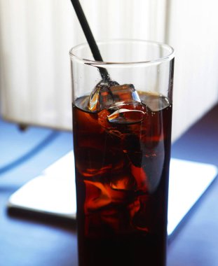 masada buz küpleri ile Cola cam